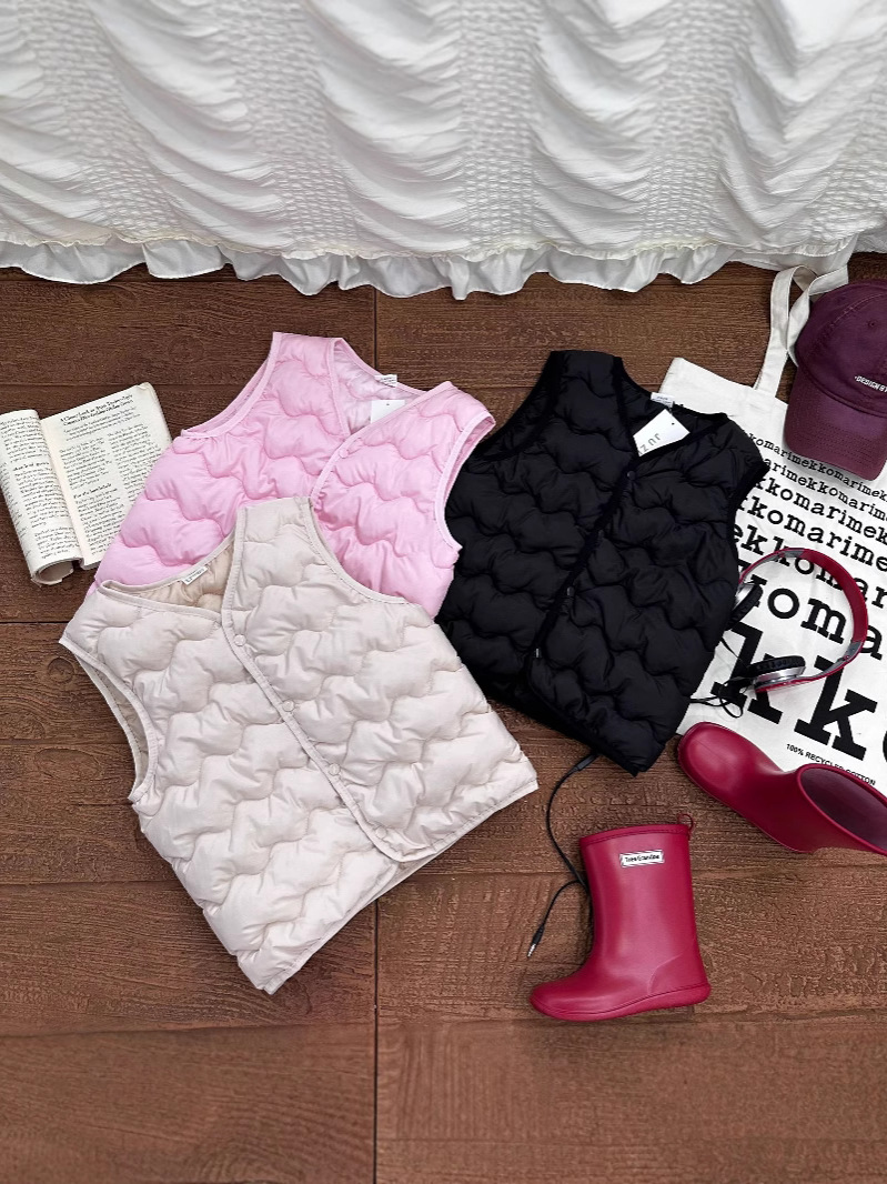 Nuevo chaleco de color liso para niños y niñas, adecuado para primavera, otoño e invierno, ropa interior con líneas onduladas, chaleco de algodón, estilo corto para bebés y niños pequeños.