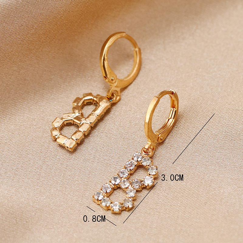 Simple Elegant Exquisite Niche Creative Ear Buckle Letter Earrings display picture 2