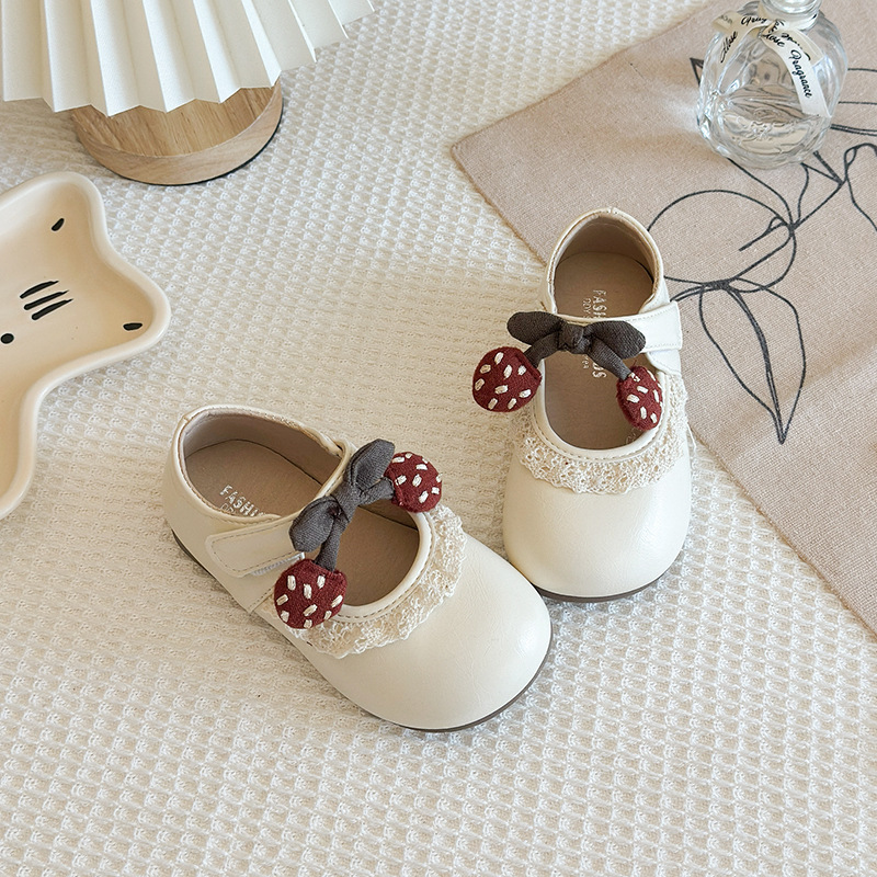 Zapatos de cuero de moda de niñas versátiles primavera y verano 2026 nuevos niños huecos zapatos de princesa de encaje zapatos de encaje image 3