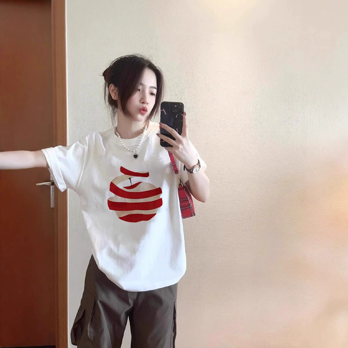 White Pure Cotton Apple Short-Sleeve T-Shirt for Women, Summer 2026 New Design, Niche Style, Regular Shoulder, Loose Half-Sleeve Top, Trendy