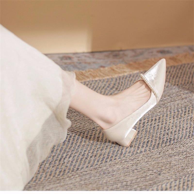 Zapatos franceses de mujer temperamento extranjero puntuales zapatos de dama de honor verano 2026 no cansado zapatos de tacones gruesos zapatos de matrimonio zapatos de trabajo