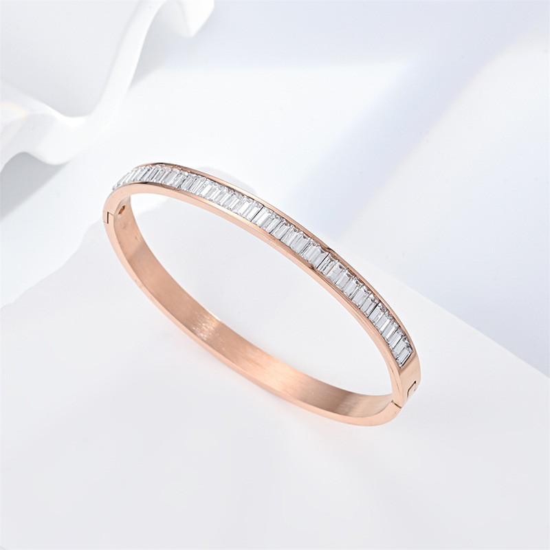 El nicho de lujo ligero no se desvanece, la pulsera de anillo de oro de arena, la tendencia, la pulsera de acero de titanio de todo fósforo, la pulsera de acero de titanio de estilo retro europeo y americano