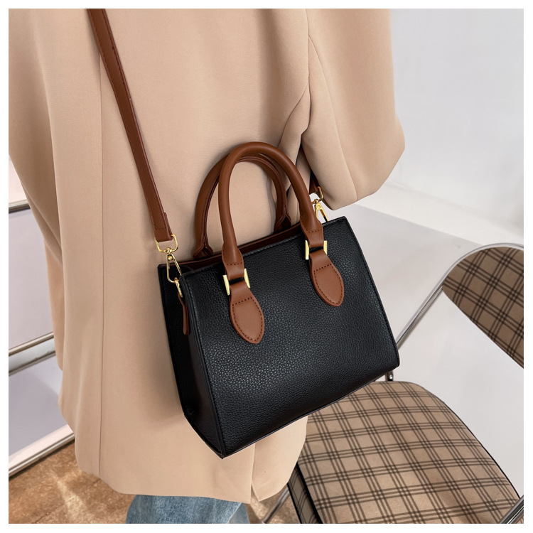 Fashion Retro Shoulder Bag New Winter Handbag Large Capacity Messenger Bag display picture 14