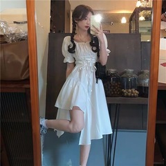 仙気超仙森系ワンピース夏は腰が不規則で甘辛い風の親友服を着ています。
