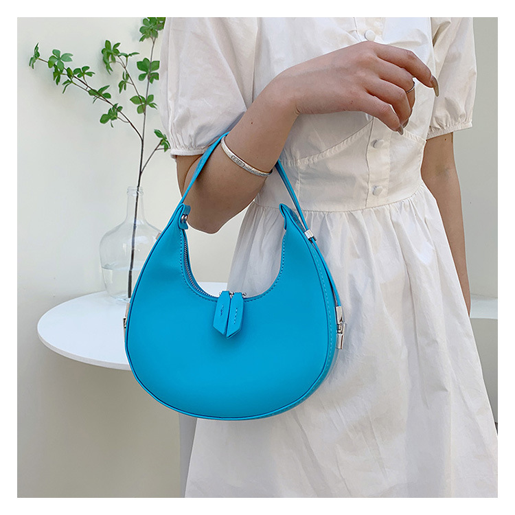 Femmes Moyen Toutes Les Saisons Faux Cuir Couleur Unie Mode Rond Fermeture Éclair Sac Sous Les Bras display picture 10