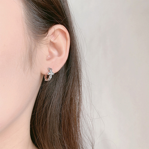 S925 sterling silver retro full diamond cross earrings for men and women, a pair of versatile ear buckles, street cool and handsome style, no need to remove earrings