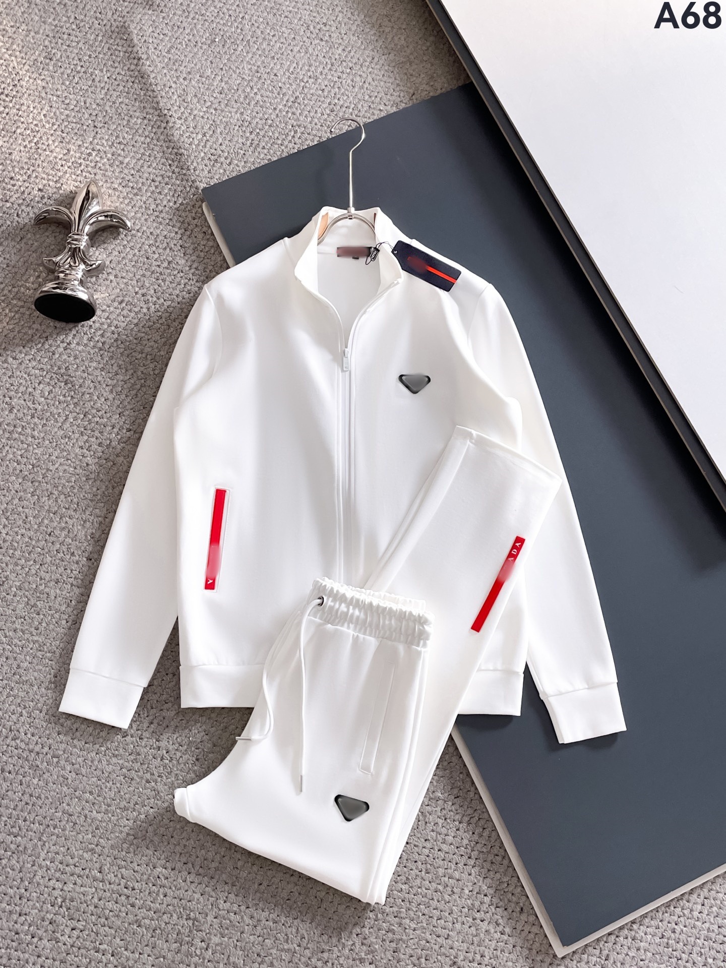 White a68 / M