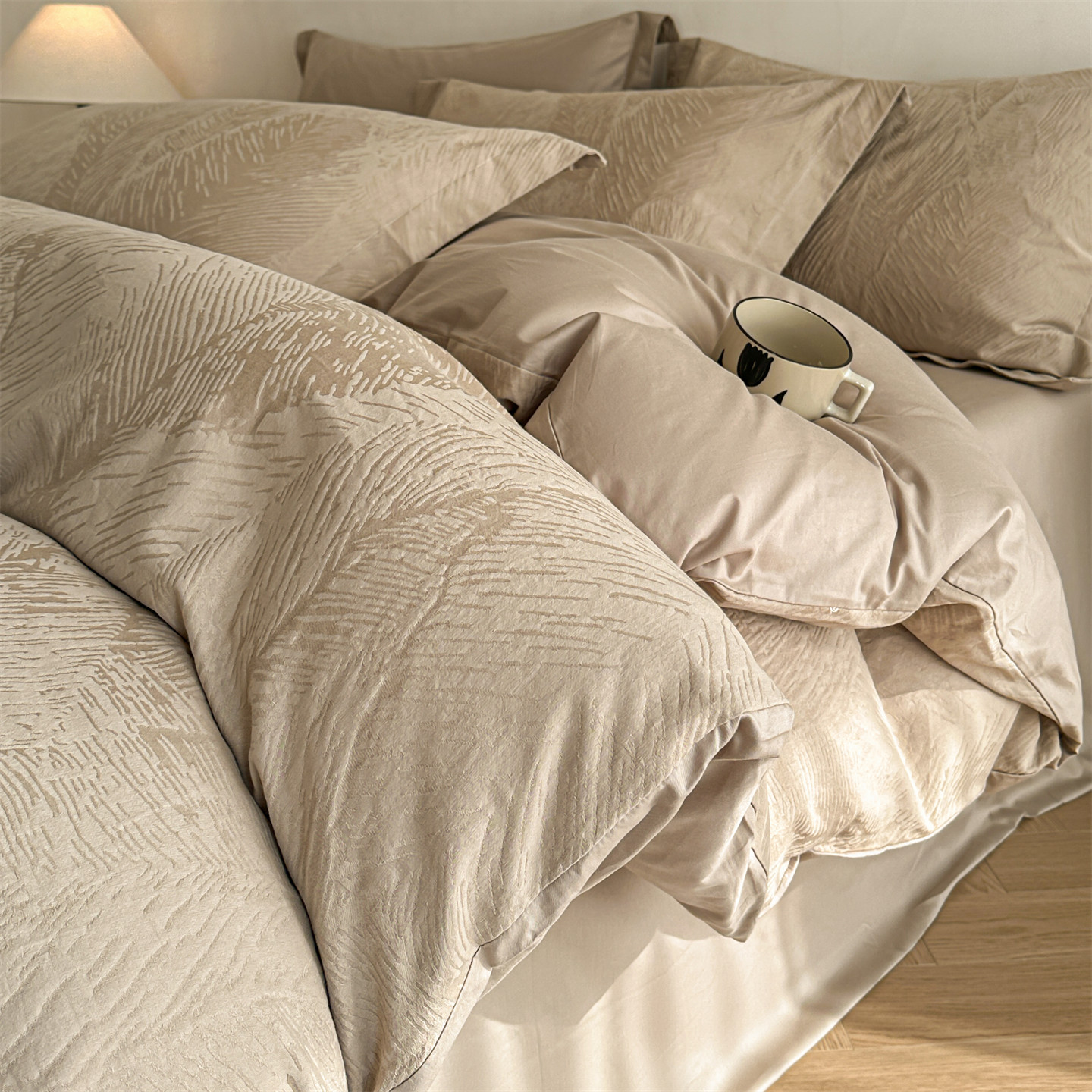 100% algodón brillante relieve tridimensional jacquard de alta calidad cuatro piezas de ropa de cama tres piezas de regalo