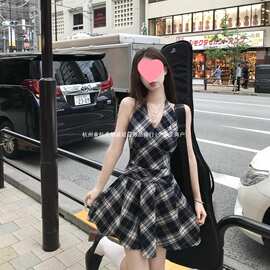 法式v领挂脖格子连衣裙女2025夏季新款气质修身小个子短裙图片色
