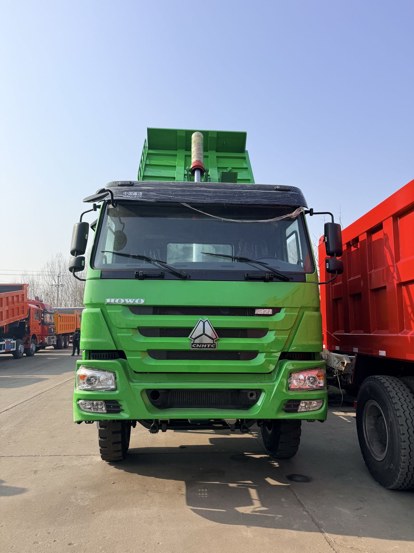 Directly supplied by the manufacturer, HOWO Heavy Truck 6x4 dump truck for construction and soil transport is available for export