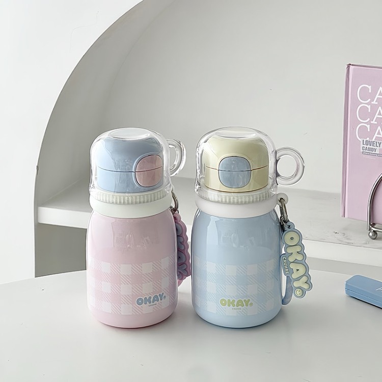 Una taza de tres bebidas taza de cubierta de agua potable taza de paja de acero inoxidable taza de agua portátil pequeña para niñas de alto valor facial