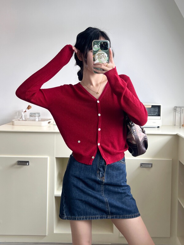 浅紫色V领针织开衫女早秋新款韩系设计感宽松短款长袖上衣|undefined
