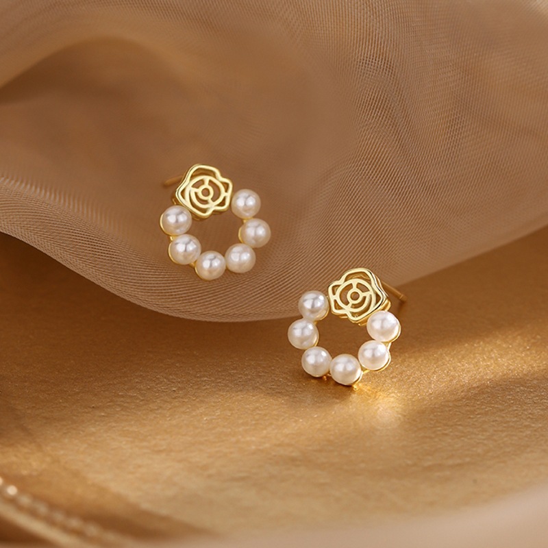 Sophisticated elegant small design earrings from pearl