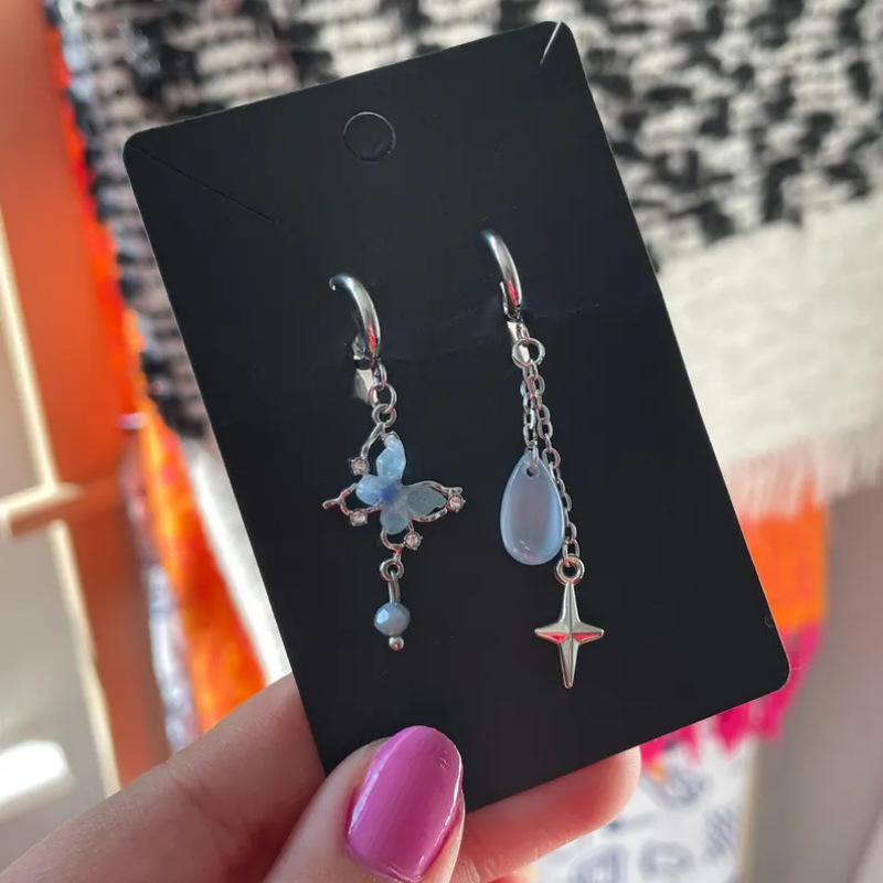 Cross-border blue asymmetric earrings for women, European and American hip-hop style, cool and stylish butterfly earrings with four-pointed star pendants, wholesale
