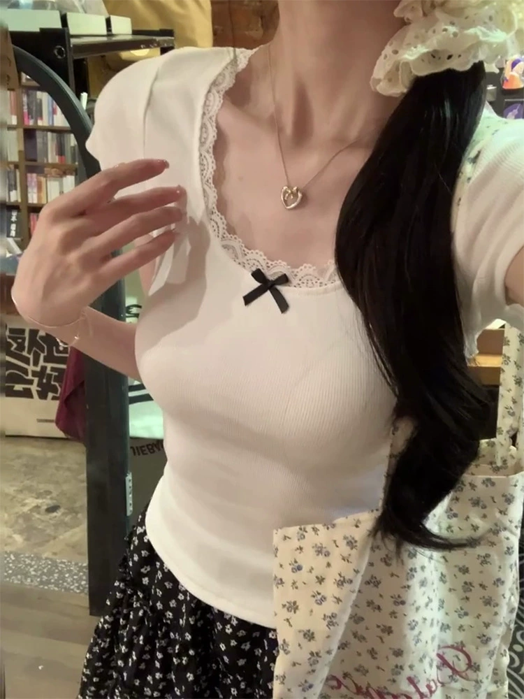 Женская футболка Sweet Hot Girl с кружевной отделкой и U-образным вырезом с короткими рукавами, летняя футболка Pure Desire, обычные плечи, облегающий, потрясающий короткий топ.