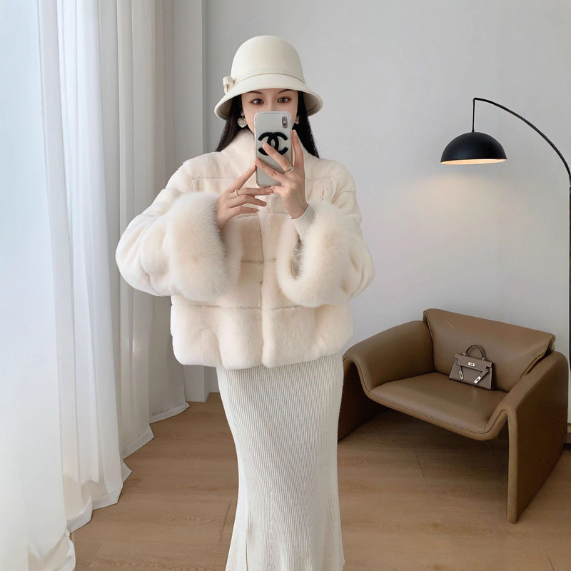 2025 Winter New Style Imitation Fox Fur Short Coat Women's Fashion Environmentally Friendly Fur Women's Thickened Warm Socialite Coat 2025 Winter New Style Imitation Fox Fur Short Coat Women's Fashion Environmentally Friendly Fur Women's Thickened Warm Socialite Coat