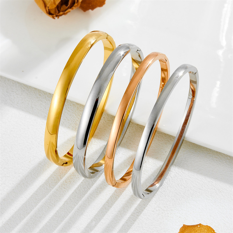 Titanium Steel Non-Fading Waterproof Bracelet, Oval Gold-Colored Ring, Smooth Surface, Best-Selling in Europe and America, Stackable Geometric Exquisite Hand Jewelry Titanium Steel Non-Fading Waterproof Bracelet, Oval Gold-Colored Ring, Smooth Surface, Best-Selling in Europe and America, Stackable Geometric Exquisite Hand Jewelry