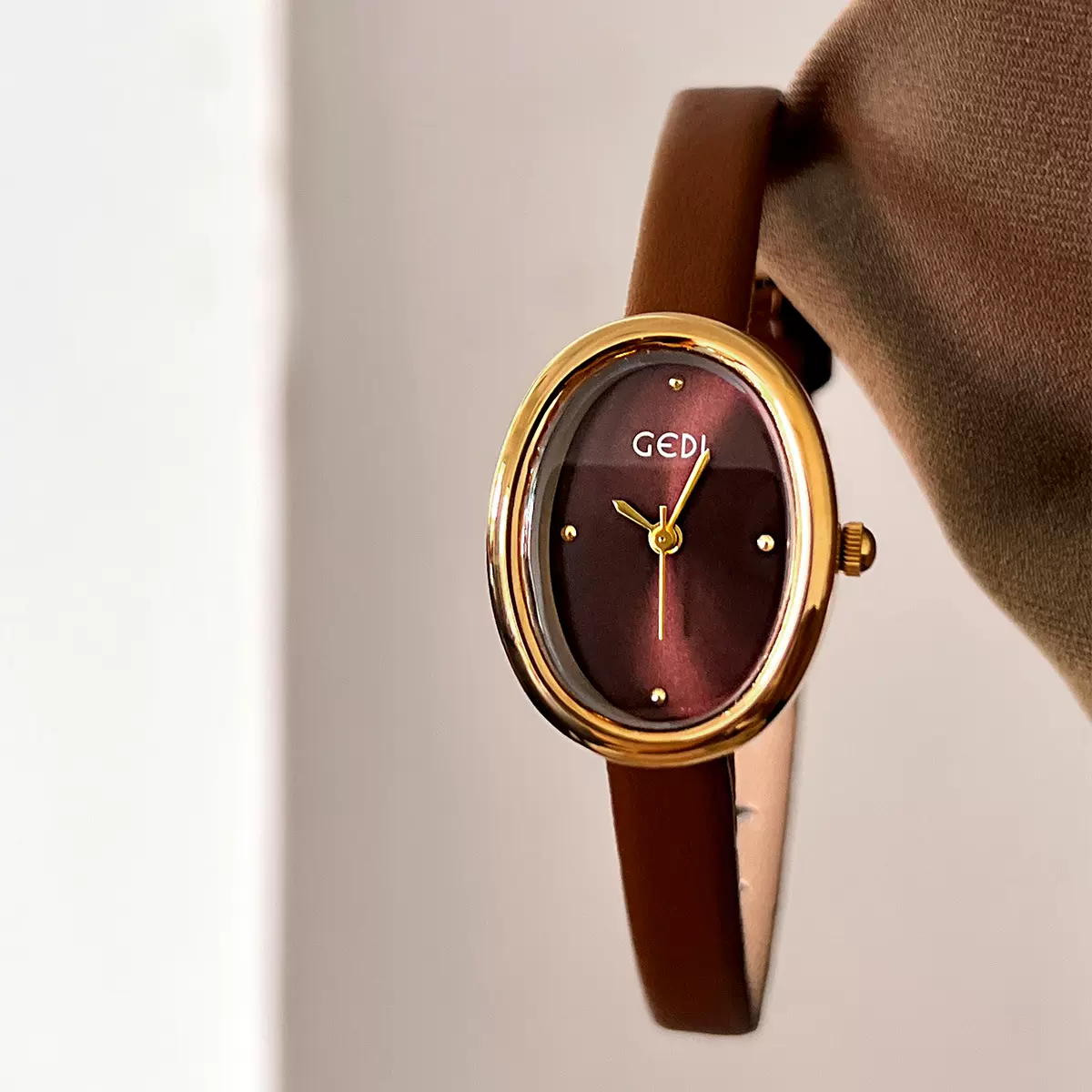 歌迪复古小众设计感椭圆女表小巧简约高级感学生皮带石英手表