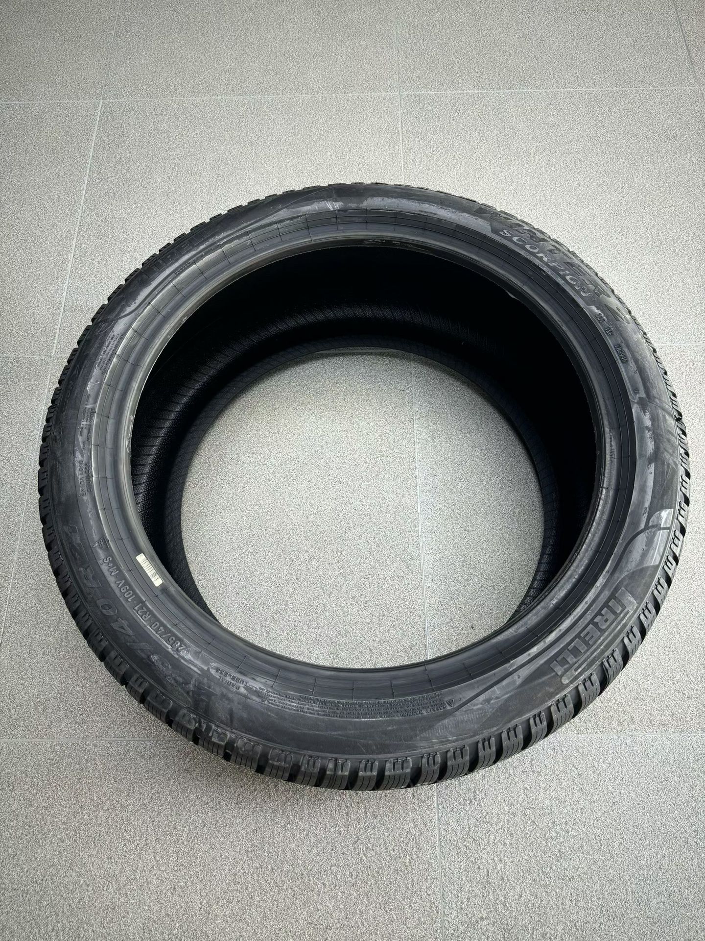 Genuine Pirelli winter tires, imported from Italy, size 285/40R21, 109V, XL