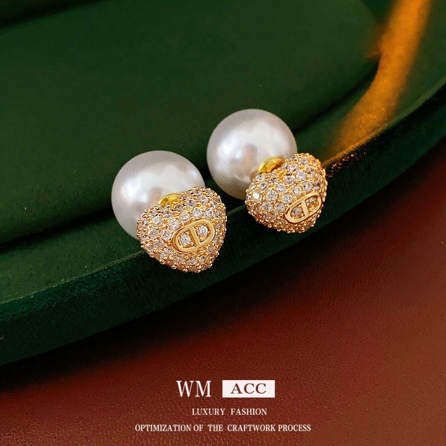 Pendientes de perlas de amor de aguja de plata de galvanoplastia de oro real Pendientes de lujo ligero retro francés Pendientes de moda de alta gama de todo fósforo mujeres