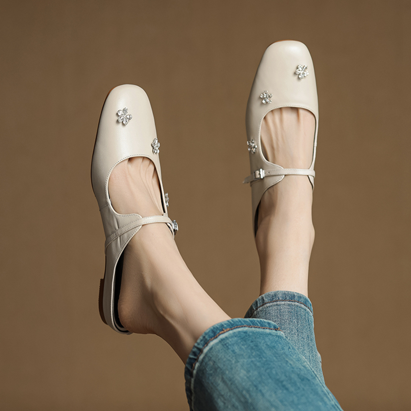 Sandal mule nữ gót thấp mũi kín đính đá pha lê màu rượu vang đỏ — Rượu vang đỏ