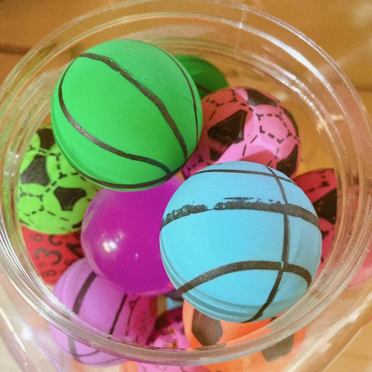 2 yuanes tienda de bolas elásticas saltar bolas elásticas bolas monedas máquina de torsión de huevos tesoro juguetes de mascotas de goma sólida 45mm