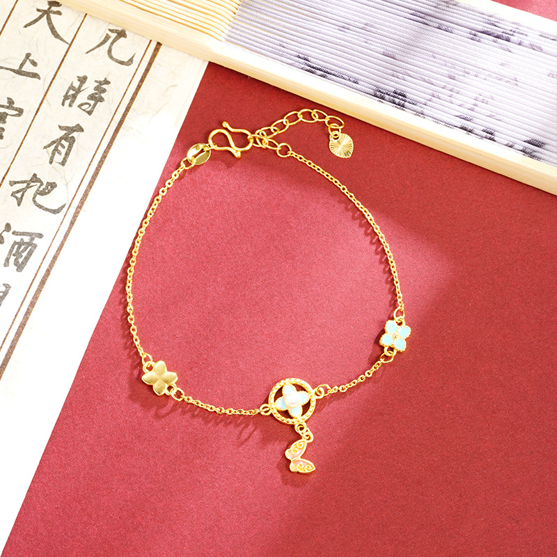 Viejo oro de oro de Vietnam dulce polifacético mariposa de cuatro hojas pulsera de flores para mujeres simple ligera de lujo estilo de alta calidad joyas de suministro