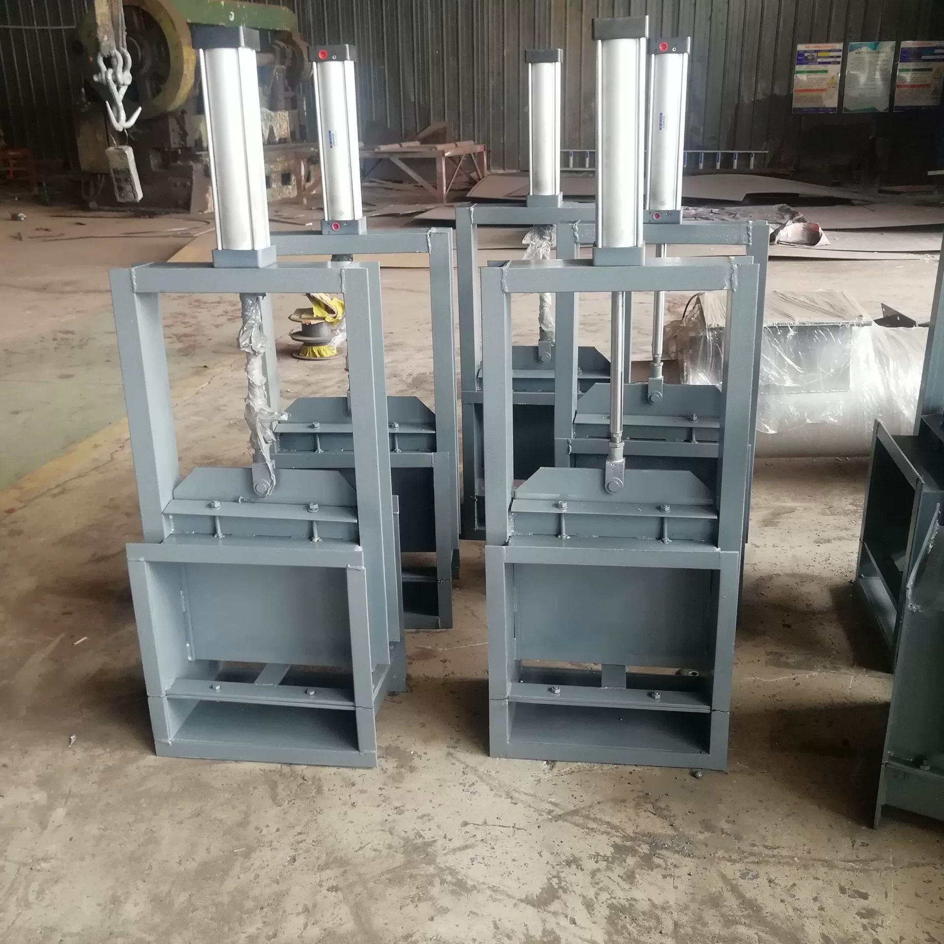 Производители пневматических затворов поставляют различные типы шиберных затворов, ручные и электрические затворы из нержавеющей стали.