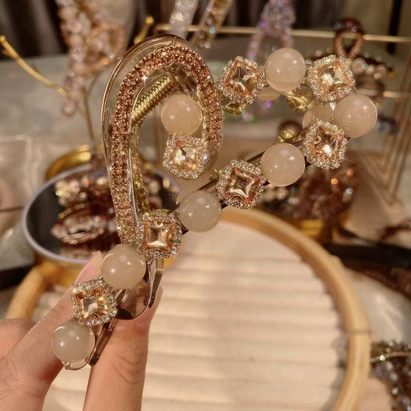 Square Diamond Camellia Beads Large Hairpin Set for Women with Hairpin on the Back of the Head Square Diamond Camellia Beads Large Hairpin Set for Women with Hairpin on the Back of the Head