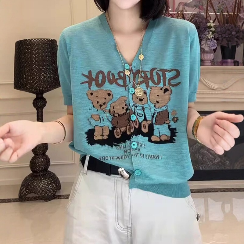 Gejiaショッピングモールの同スタイルレディース2025夏クマプリントVネック半袖Tシャツゆったりカバー肉シャツ西洋風女性|undefined