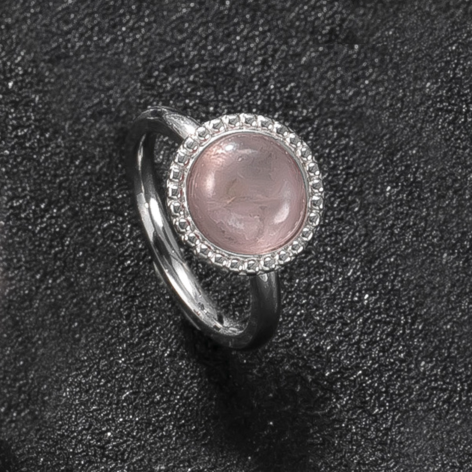 Estilo explosivo transfronterizo Joyería de acero de titanio retro Sensación simple y de alto nivel Anillo de pareja de acero inoxidable Marca de soldadura Anillo de piedra natural