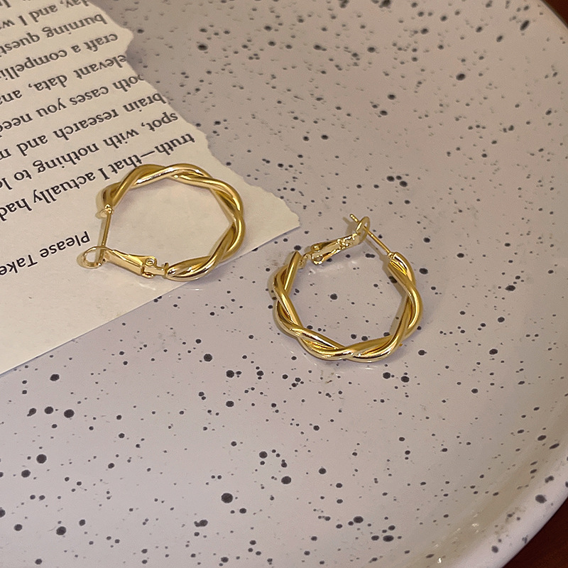 Pendientes de alta gama de lujo ligero transfronterizo de aguja de plata de galvanoplastia de oro real, pendientes de personalidad de nicho, pendientes de alta gama de moda al por mayor