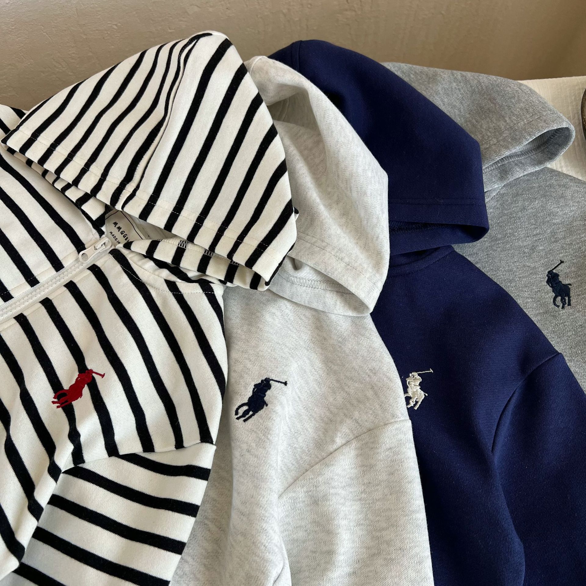 Primavera y otoño chaqueta de niños con chaqueta de cremallera con capuz para niños con rayas de color sólido de moda para niños