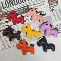 すぐに成功したかわいいポニーストラップカップルのキーホルダー革バッグ掛けキーリング部品源工場