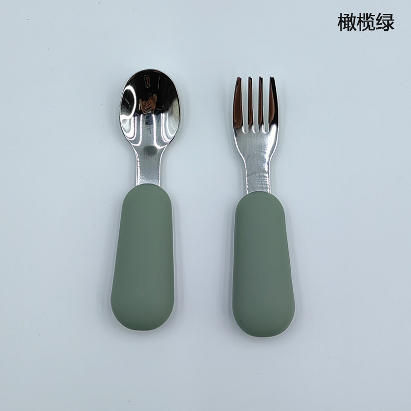 올리브 그린 스테인리스 스틸 스푼과 포크 한 쌍