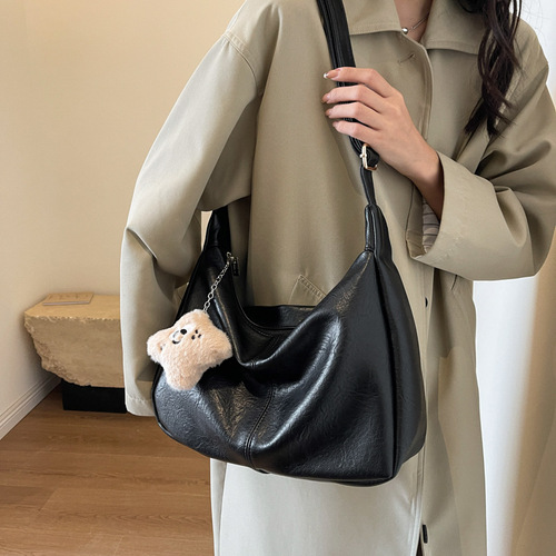 Versatile ins crossbody bag for women new trendy autumn and winter retro tote bag college style casual large capacity bag