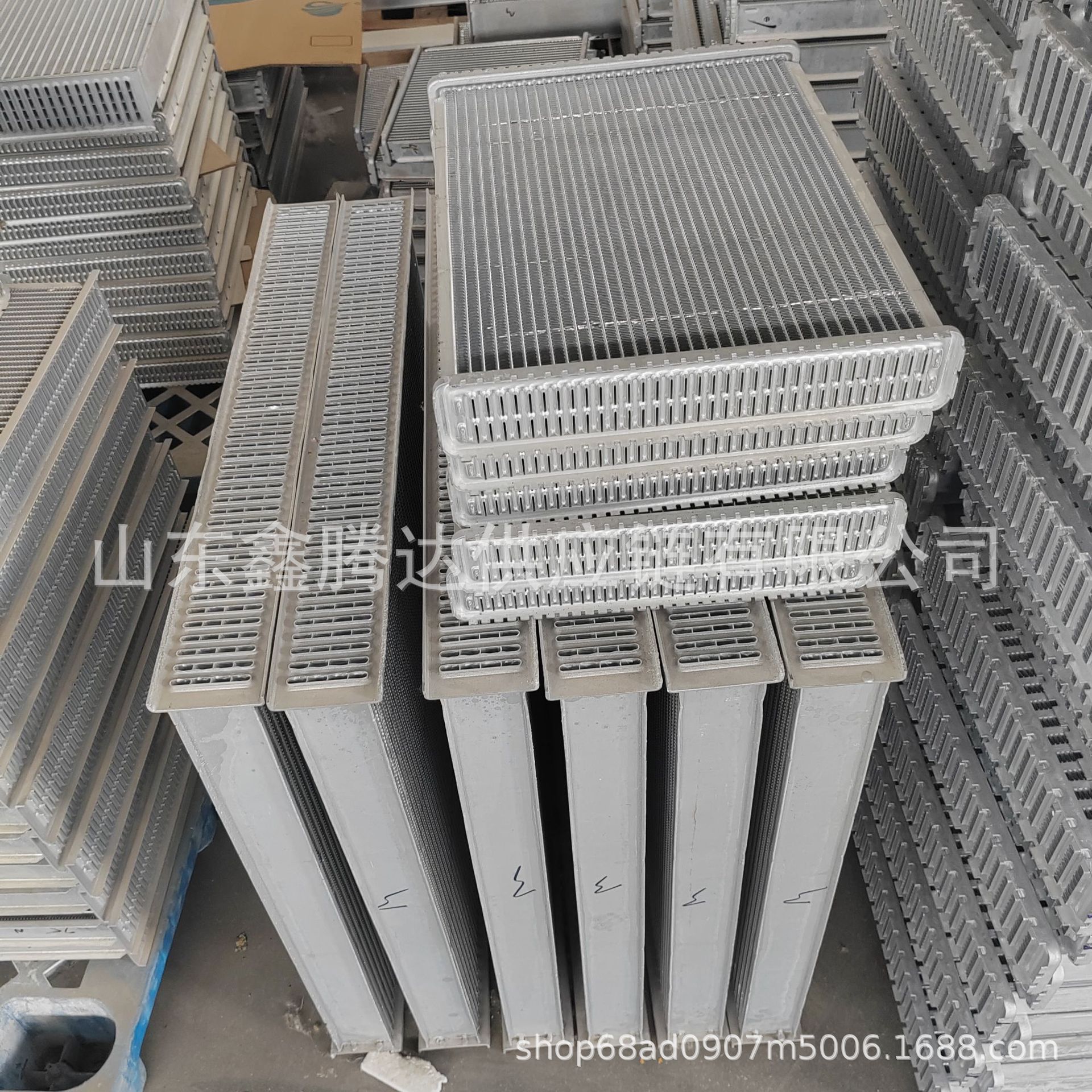 Mb3Z6C839A Is Suitable for Ford 2.3L V6 2.7L Intercooler Car Radiator