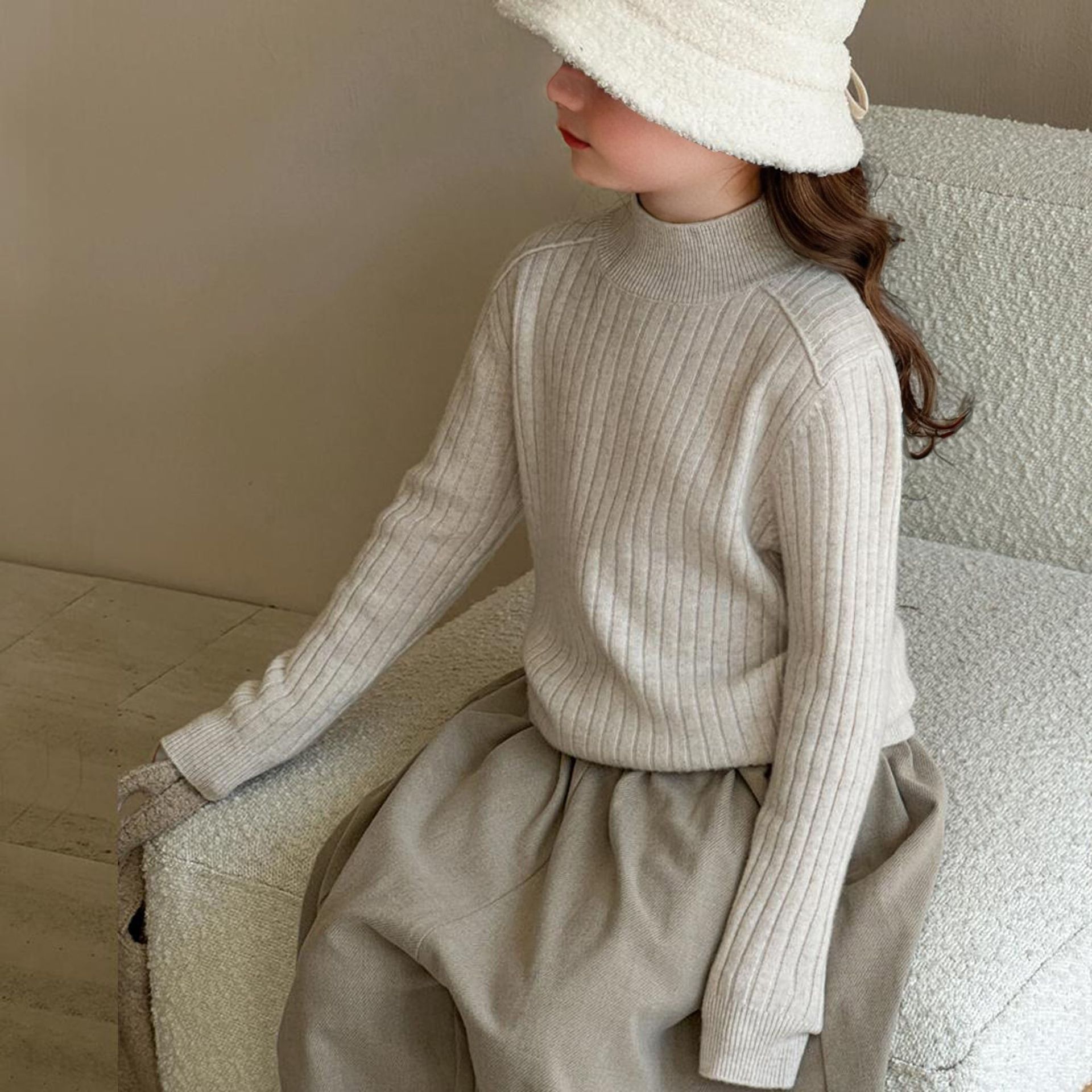 Suéter de ropa infantil otoño e invierno nuevo suéter de lana de niñas de cuello medio alto suéter de punto de estilo extranjero overhead camiseta de fondo de moda