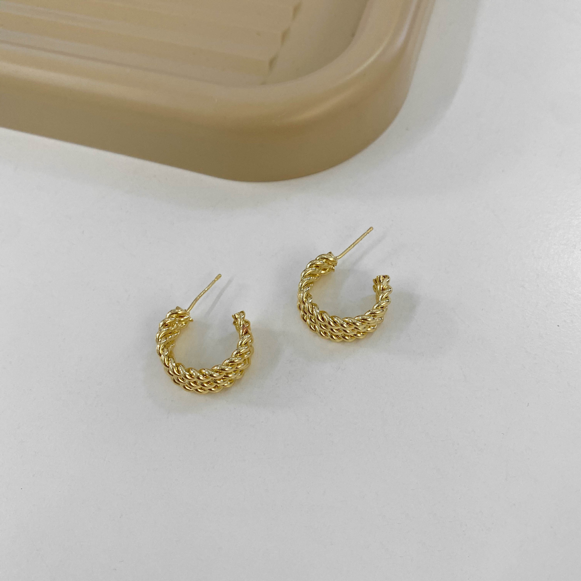 Coreano Fritto Pasta Twists Premium Cerchio Donne Nuovo Moda Yiwu Design Personalizzato Orecchini Gioielli_voghion.com