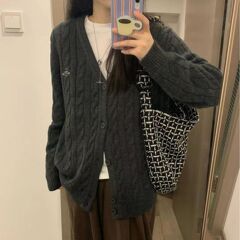 灰色のベルリンvネックセーターのカーディガン女性秋冬コートの怠惰な風がゆったりしています。