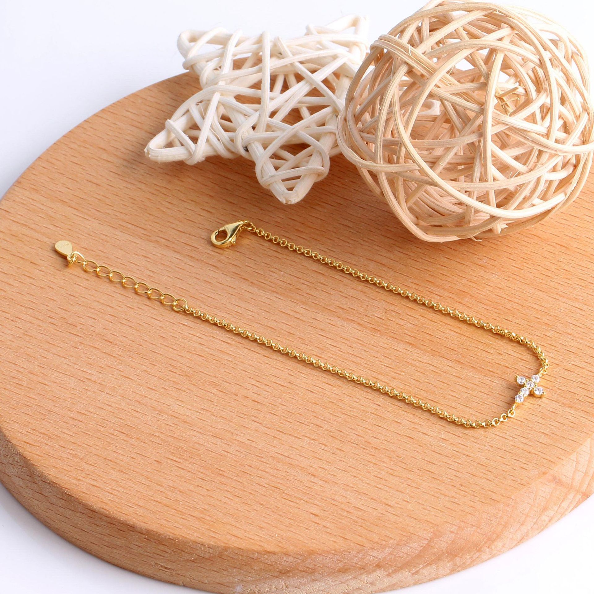 elegant fashionable universal bracelet