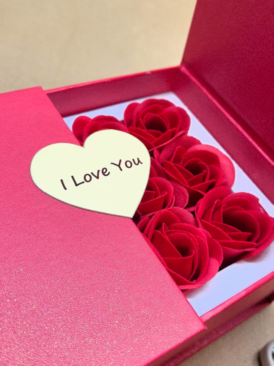 Caja de rosas romántica-Amor