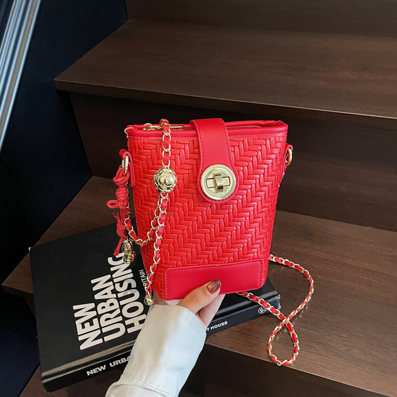 Versión coreana de la bolsa de teléfono móvil Xiaoxiangfeng 2025 nuevo bolso de cadena bolso de hombro tejido retro bolso de mensajero de todo fósforo de moda mujer