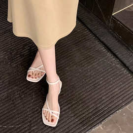 葡萄ma同款2025方头交叉一字带平底鞋夹趾凉鞋女单鞋平跟仙女风