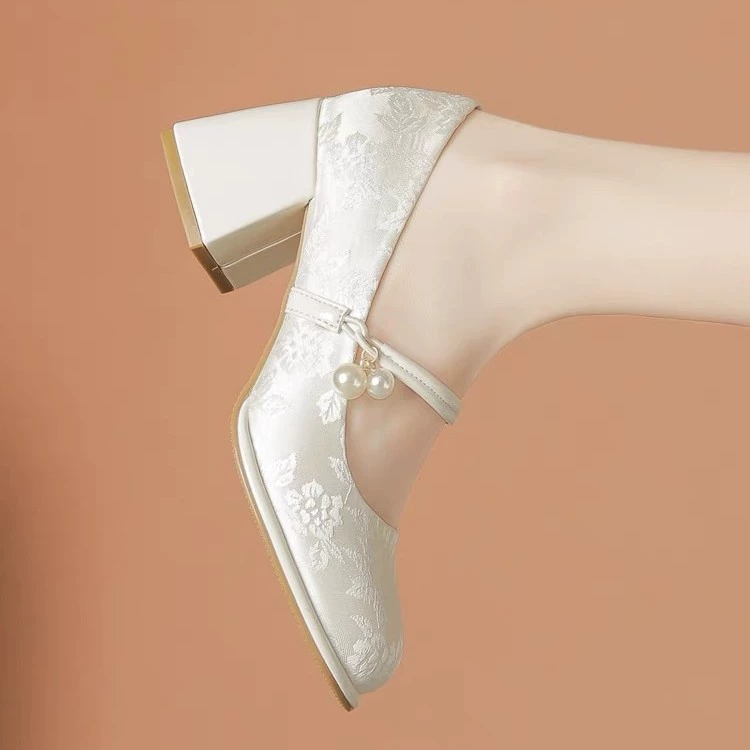 Толстый каблук нескользкие туфли Мэри Джейн с круглой головой жемчужные туфли одиночные туфли весна 2025 новый студент светло-розовые каблуки