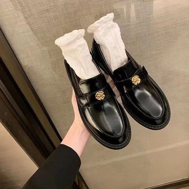 Новинка весны/осени-лета 2024 года, однослойная обувь на толстой подошве, повседневная Однослойная обувь, универсальная Маленькая кожаная обувь, женские лоферы с маленькими золотыми монетами