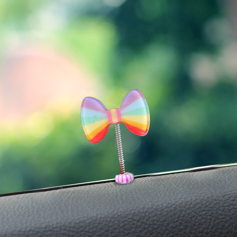 [Transfronterizo] Chica corazón arco iris decoración de coche coche sacudiendo la cabeza amor lindo primavera oscilante decoración de coche