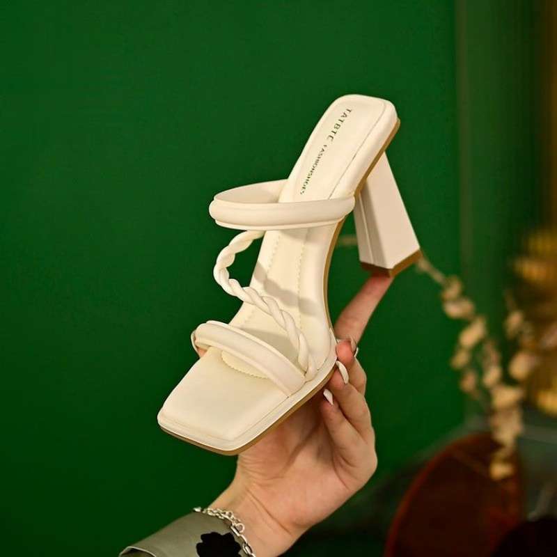 Zapatillas de moda de tacón grueso de 9cm para mujer 2025 verano nuevo estilo sandalias de tacón alto con punta abierta