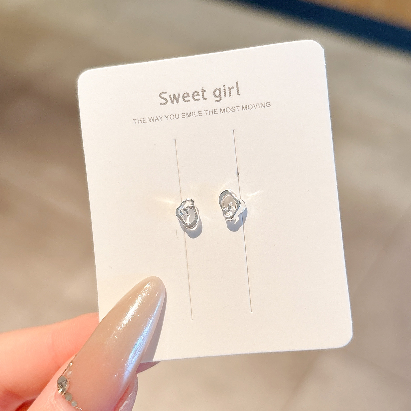 Pendientes de aleación Pendientes de alta calidad de perlas para mujer Pendientes exagerados de temperamento de lujo ligero coreano Pendientes largos con borlas al por mayor