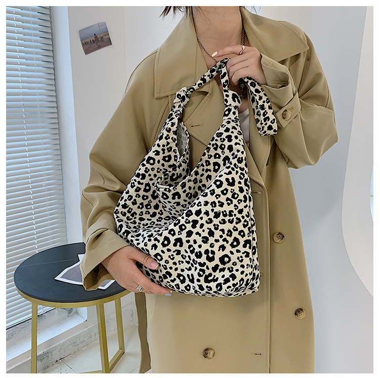 2024 new small leopard print shoulder shopping fashion canvas women's handbag stylish armpit bag_voghion.com